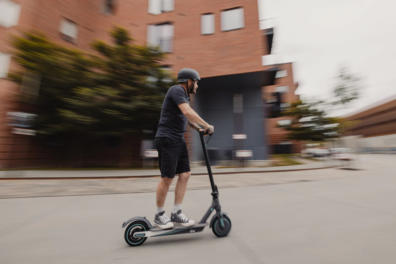 V8 Pro Elsparkcykel (30 km/h)